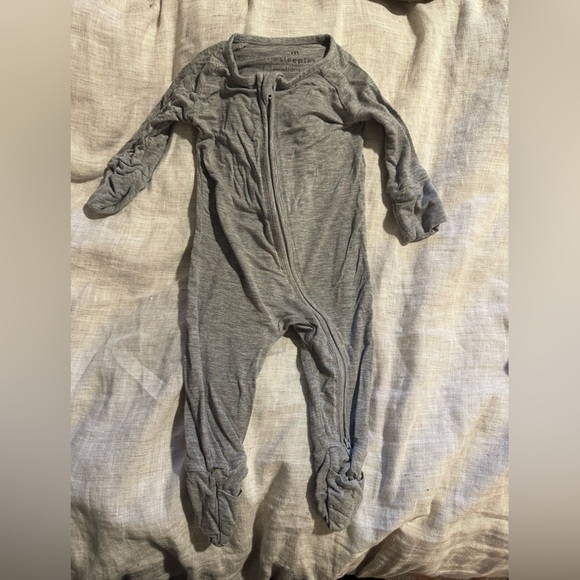 Little Sleepies Newborn size Grey zippie - Picture 1 of 2